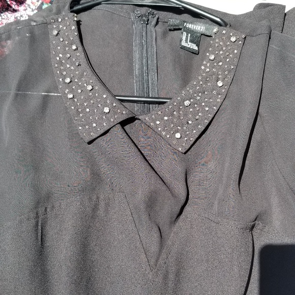 Mini Romper w/jeweled collar - Picture 4 of 8